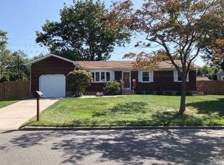 66 Vanderbilt Ave, Saint James, NY 11780