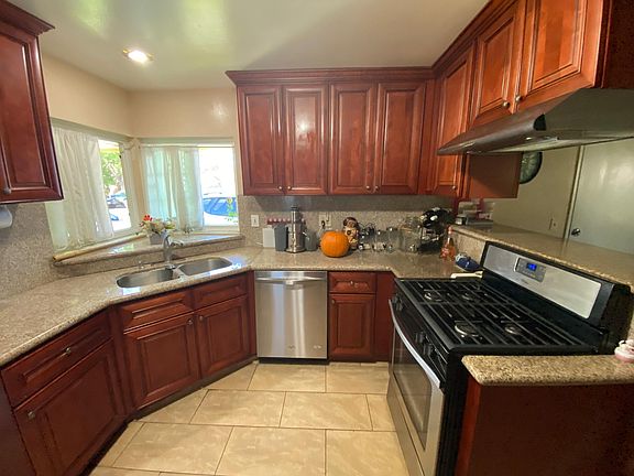 5th image of 1871 W Nutwood Pl