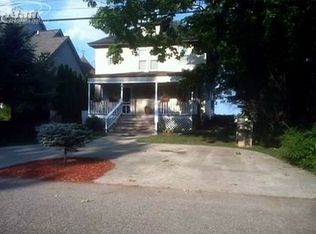 12202 Mantawauka Dr, Fenton, MI
