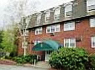 118 Old Bridge Ln, Danbury, CT 06811