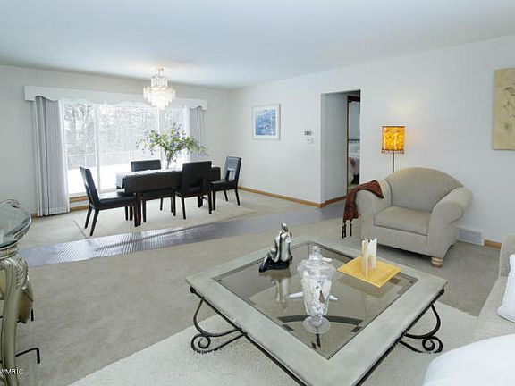 5th image of 132 Parkridge Dr