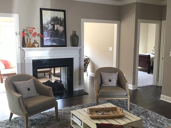 3rd image of 1144 Leawood Dr