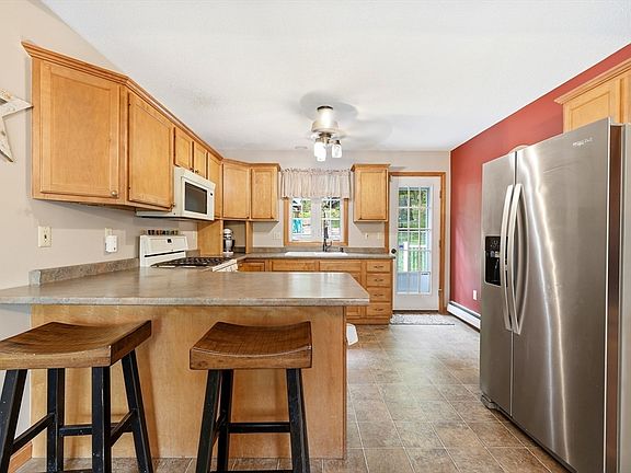 3rd image of 233 Cedar Swamp Rd