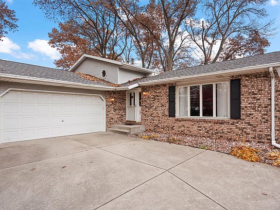 3rd image of 341 Whitewood Dr