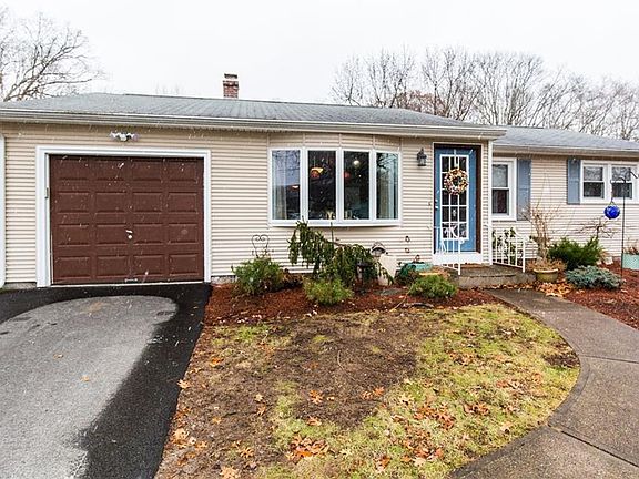 3rd image of 65 Crestwood Ct