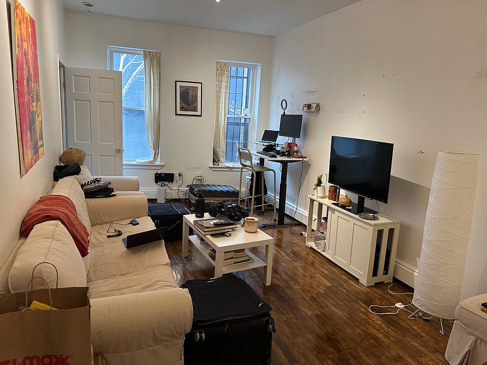 1st image of 700 Washington Ave APT 2