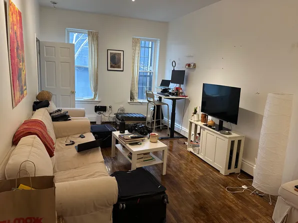 700 Washington Avenue image 1 of 9