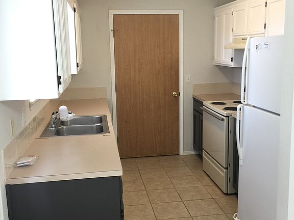 4th image of 33 Burnett Cir