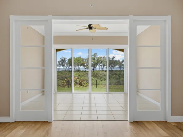24 W Harbour Isle Dr Drive E #106, Fort Pierce, FL 34949