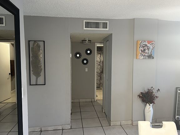 3rd image of 1085 W 68th St