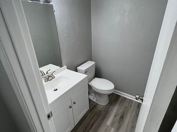 5th image of 2472 Woodhill Dr