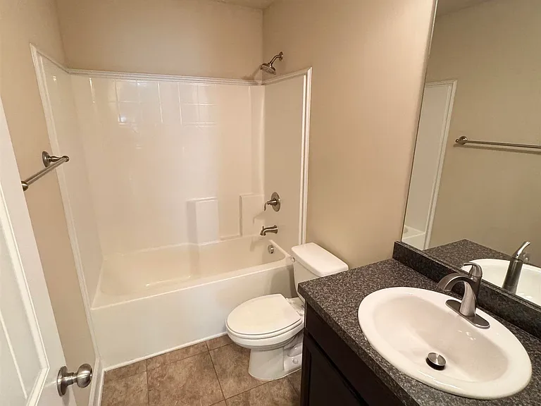 202 Ashbrook Cir — Photo 17