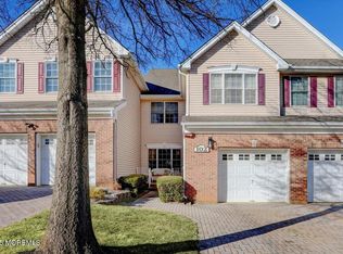 102 Whitlock Ct, Manalapan, NJ 07726