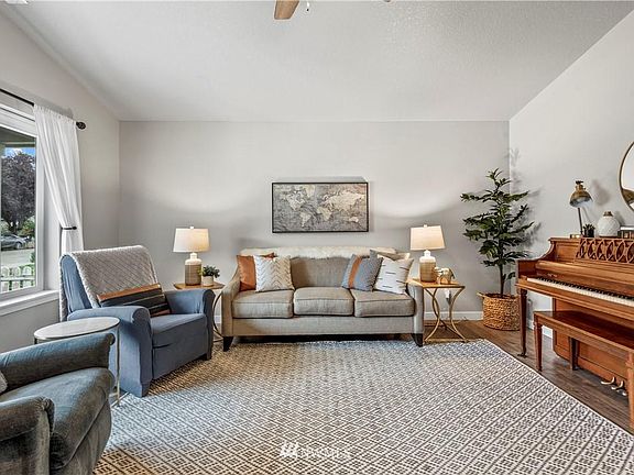 4th image of 115 Ann Ave