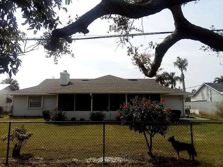 807 SE Celtic Ave — Photo 9