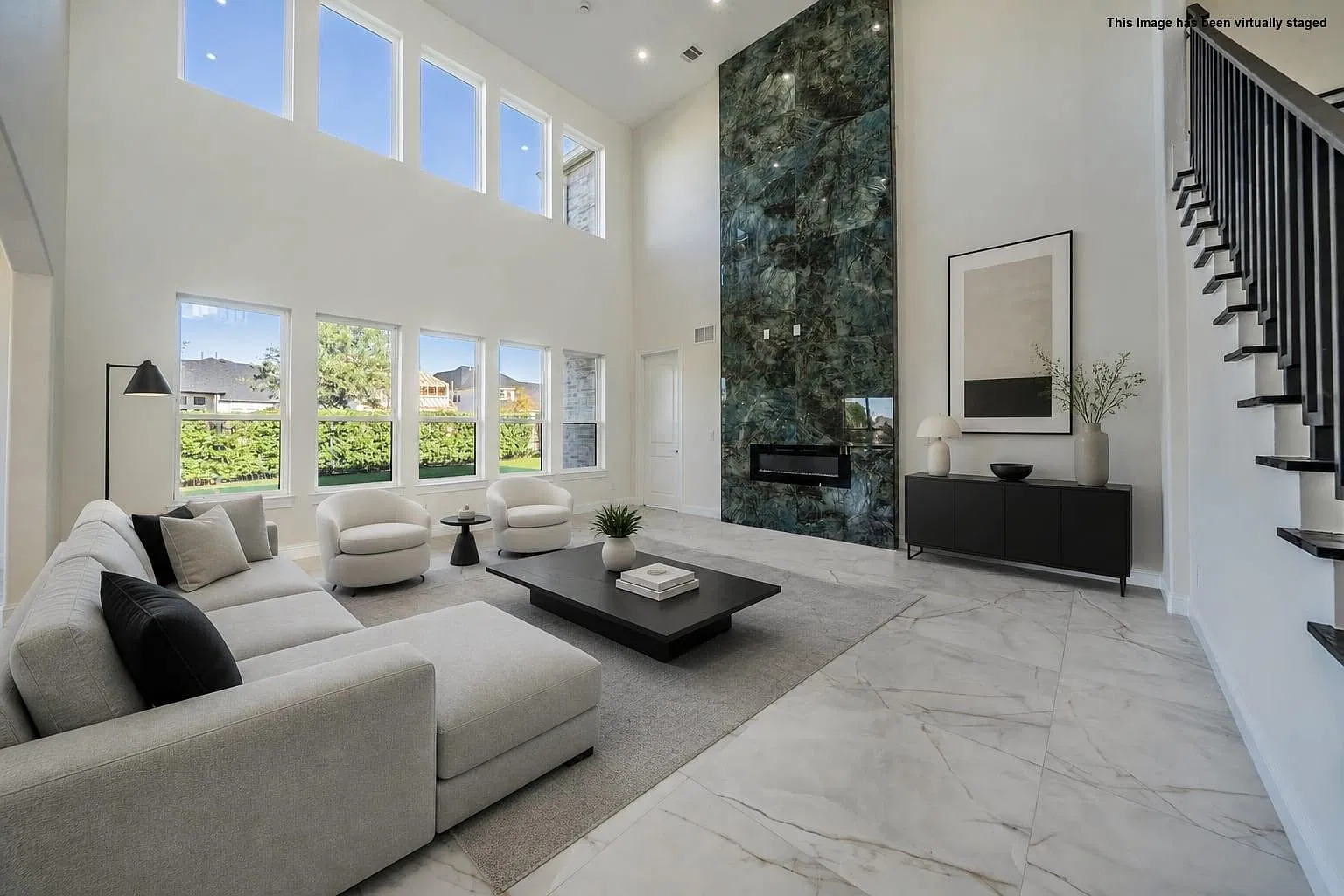6 bed, 4703 sqft, $6,000 — Photo 2
