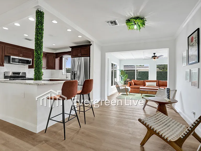 1115 SW 4th Ave — Photo 11