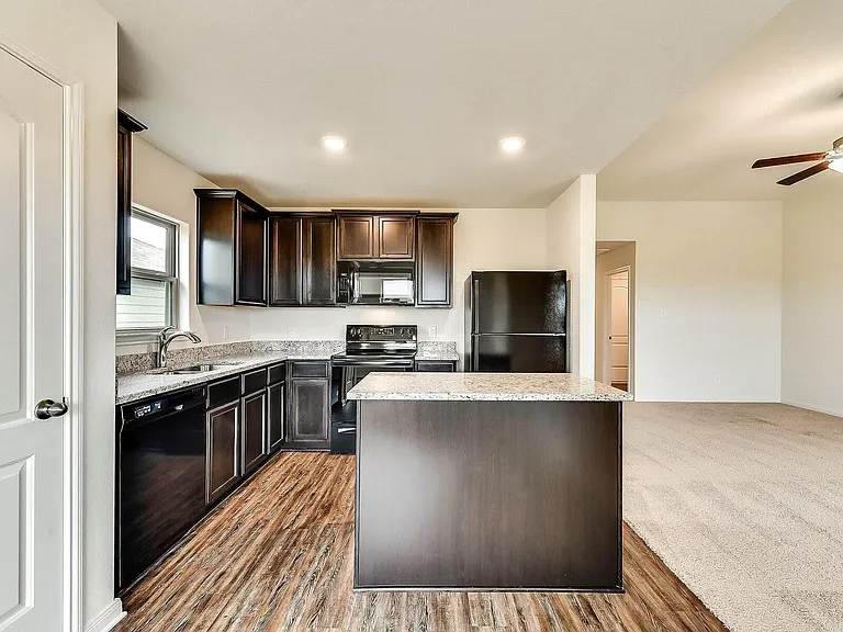 207 Liberty Ln — Photo 4