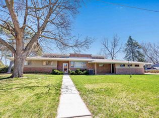 3121 Waubenoor Dr, Green Bay, WI 54301