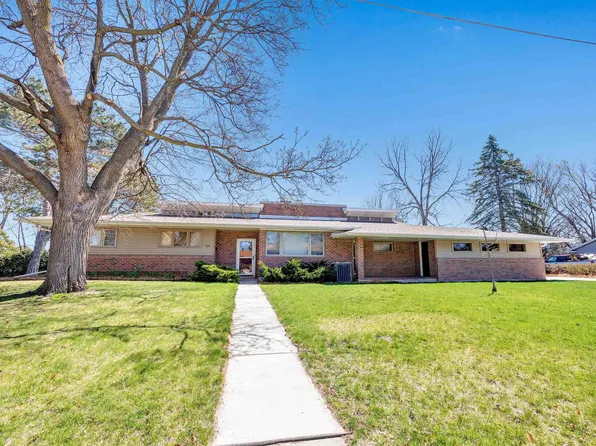 3121 Waubenoor Dr, Green Bay, WI 54301