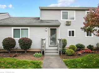 10 Chelsea Ln, East Granby, CT 06026