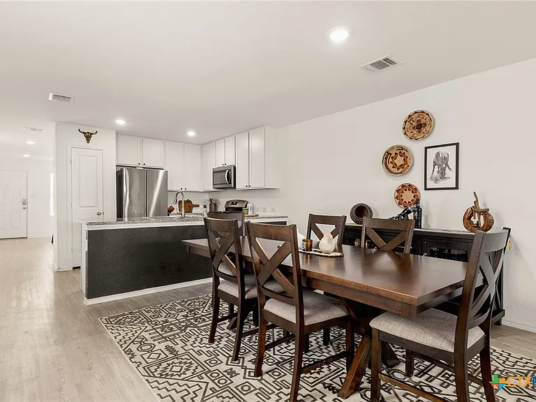 9129 Navarro Vis — Photo 10
