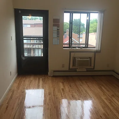 Rented by 18 REALTY | media 2