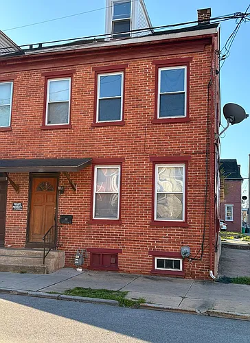 130 E Princess St Photo 1