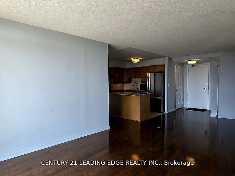 18 Valley Woods Rd #Penthouse 204 — Photo 8