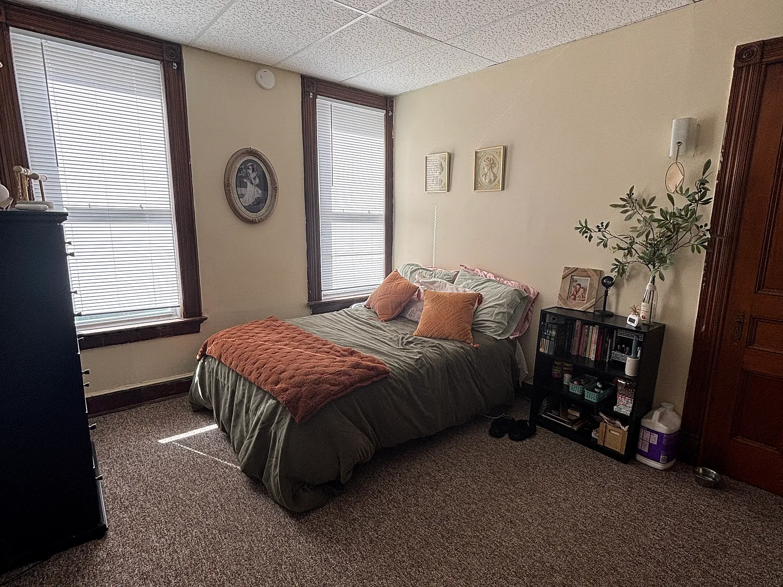 2 bed, 1000 sqft, $1,300 — Photo 4
