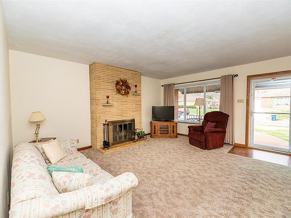 3rd image of 9812 Knollshire Dr