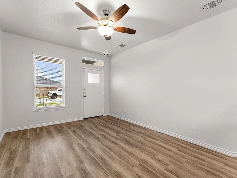 1110 Zora Dr #B — Photo 4