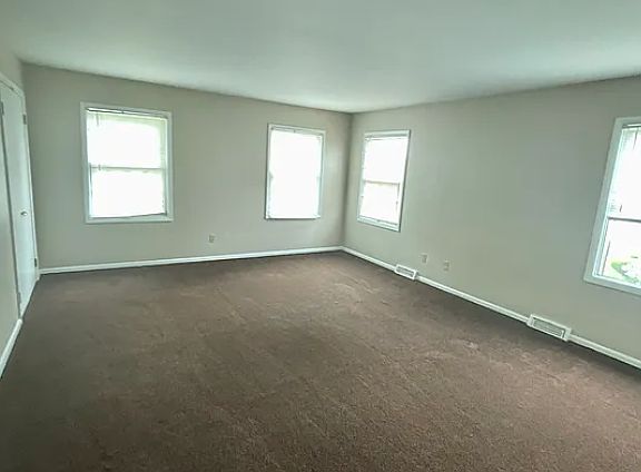 3rd image of 13842 Cedar Rd #4