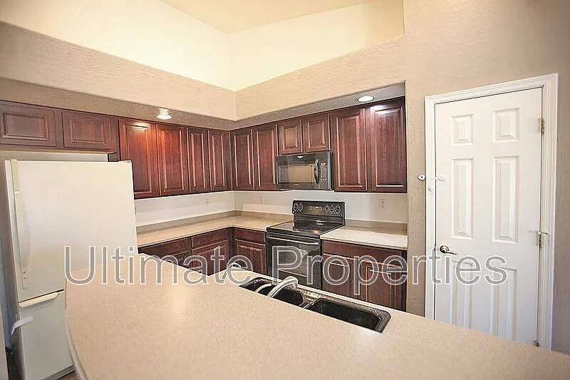 4 bed, 2.0 bath, 1887 sqft, $1,995 — Photo 2