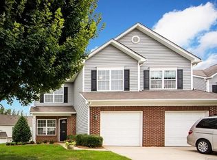 930 Standen Place Ct, Pineville, NC 28134