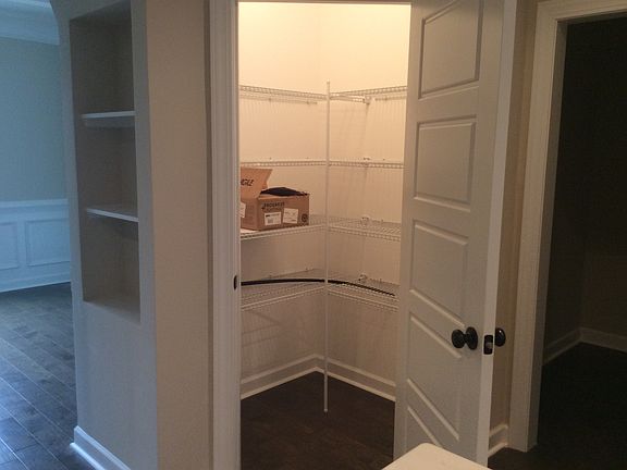 Walk-in Pantry