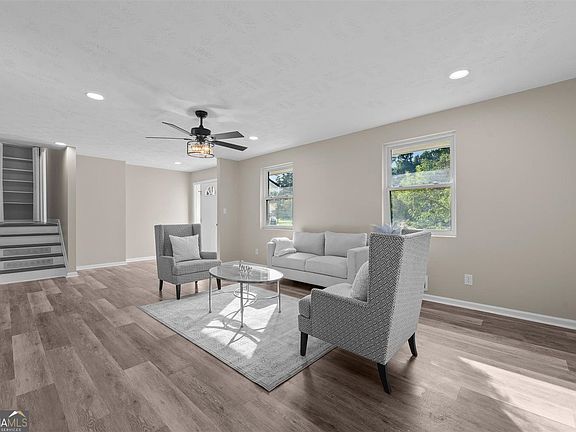 3rd image of 3527 Mount Vernon Dr
