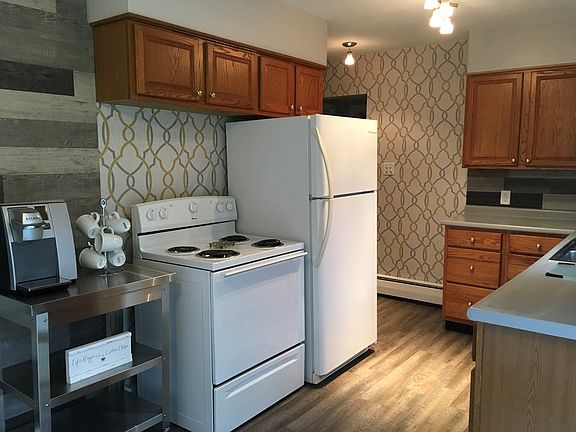 2nd image of 1110 Summit Dr