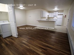 711 Bragaw St APT 8, Anchorage, AK 99508