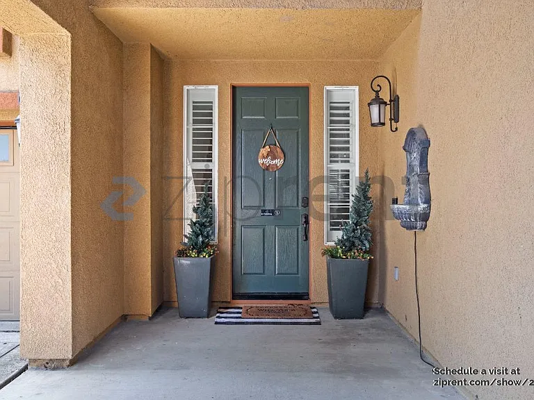887 Hampton St — Photo 4