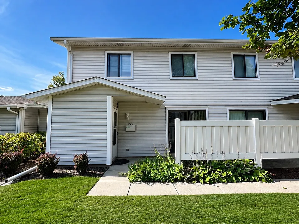 727 Whitesail Dr