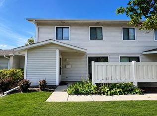 727 Whitesail Dr, Schaumburg, IL 60194
