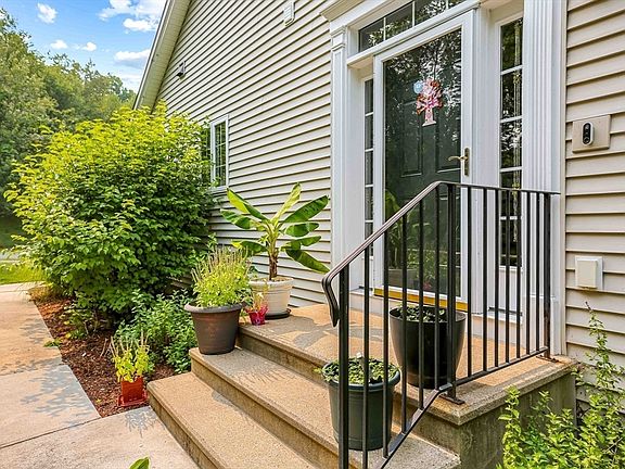 4th image of 68 Buttercup Ln