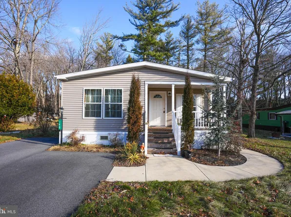 148 E Zimmer Dr, Walnutport, PA 18088