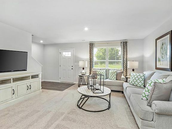 3rd image of 210 Myrtle Ln