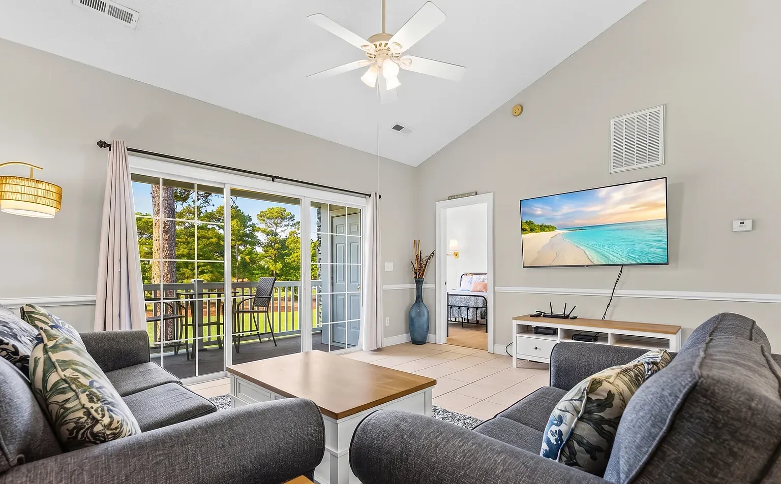 2 bed, 951 sqft, $1,900 — Photo 3
