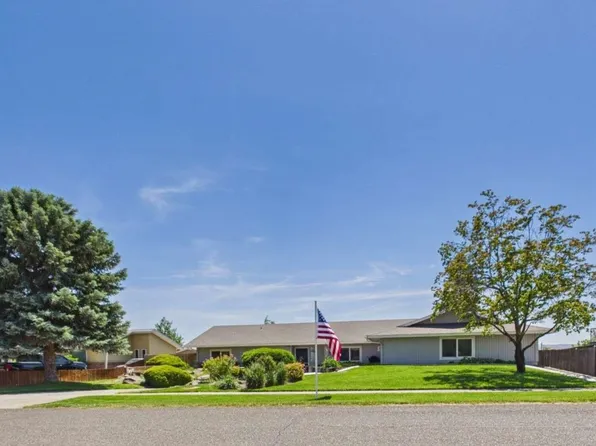 4710 Desert Plateau Dr, Pasco, WA 99301