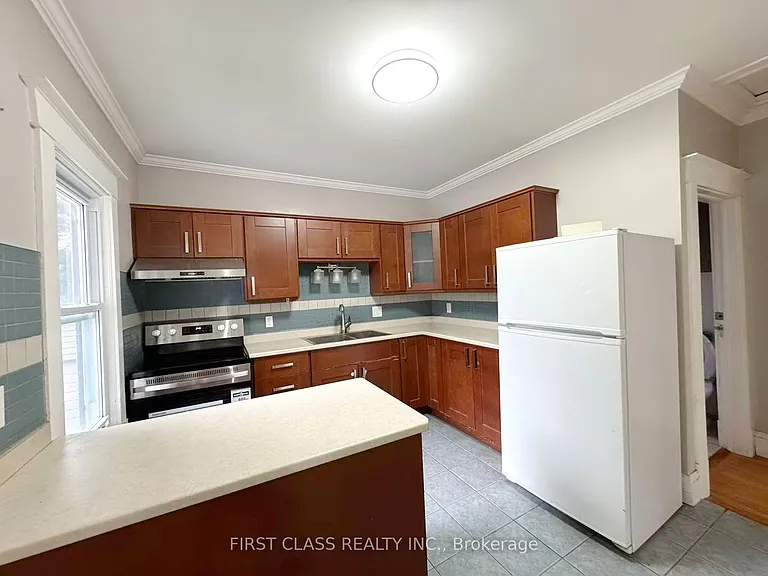9 Grantham Ave S — Photo 18