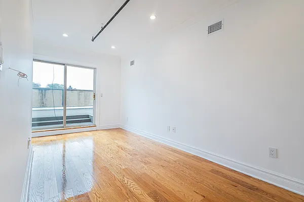 Rented by Silver Line Realty Group NY LLC | media 4