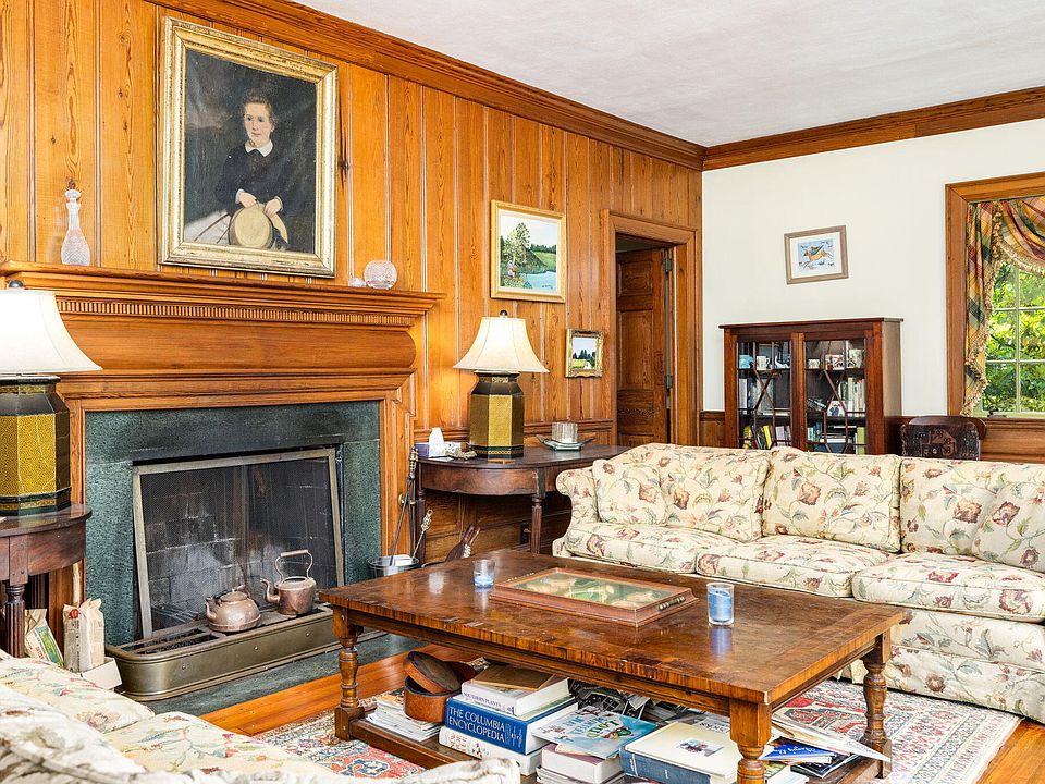 29th image of 418 Fairview St